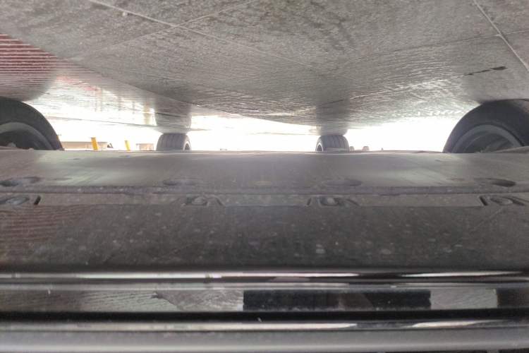 Used Xiaomi Auto YU7 2025 Ultra-Long Range High-Performance All-Wheel-Drive Max Edition Chassis Front