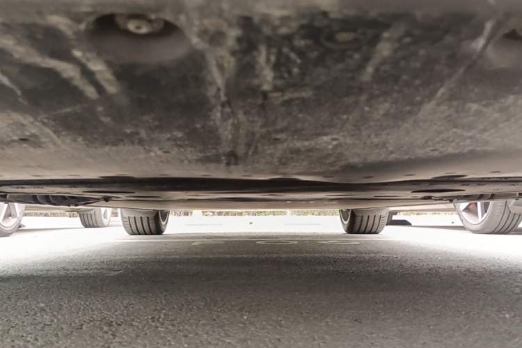 Used Xiaomi Auto YU7 2025 Ultra-Long Range High-Performance All-Wheel-Drive Max Edition Chassis Front
