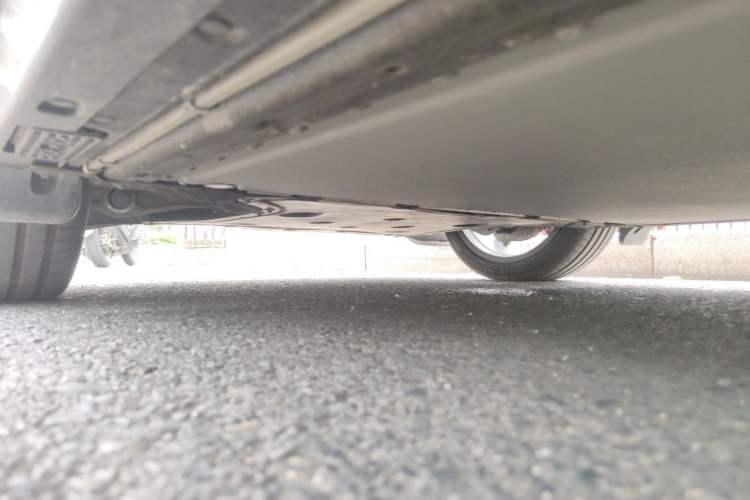 Used Xiaomi Auto YU7 2025 Ultra-Long Range High-Performance All-Wheel-Drive Max Edition Chassis Front Left