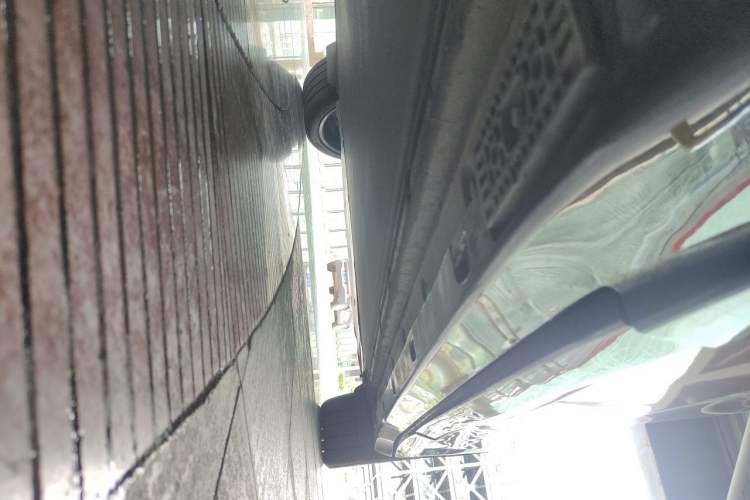 Used Xiaomi Auto YU7 2025 Ultra-Long Range High-Performance All-Wheel-Drive Max Edition Chassis Front Left