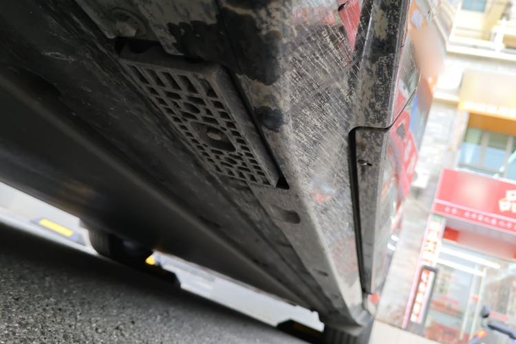 Used Xiaomi Auto YU7 2025 Ultra-Long Range High-Performance All-Wheel-Drive Max Edition Chassis Front Left