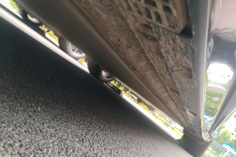 Used Xiaomi Auto YU7 2025 Ultra-Long Range High-Performance All-Wheel-Drive Max Edition Chassis Front Left