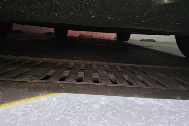 Used Xiaomi Auto YU7 2025 Ultra-Long Range High-Performance All-Wheel-Drive Max Edition Chassis Front