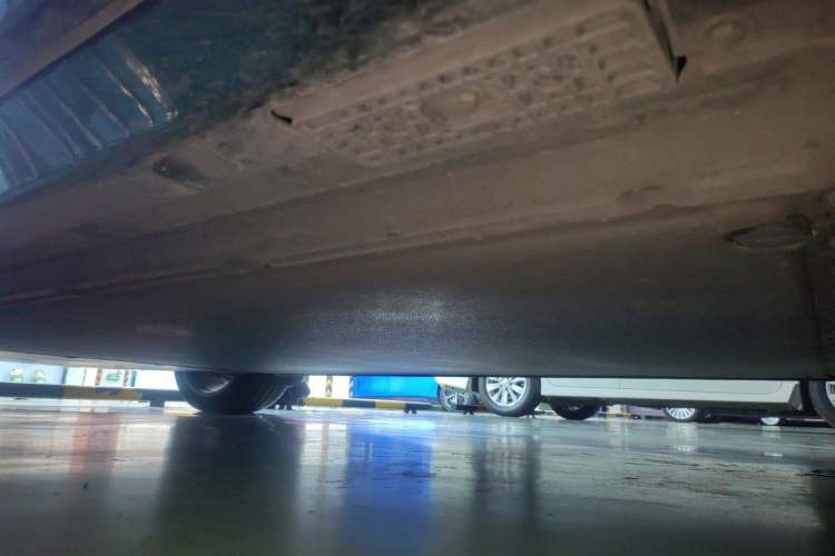 Used Xiaomi Auto YU7 2025 Ultra-Long Range High-Performance All-Wheel-Drive Max Edition Chassis Front Right