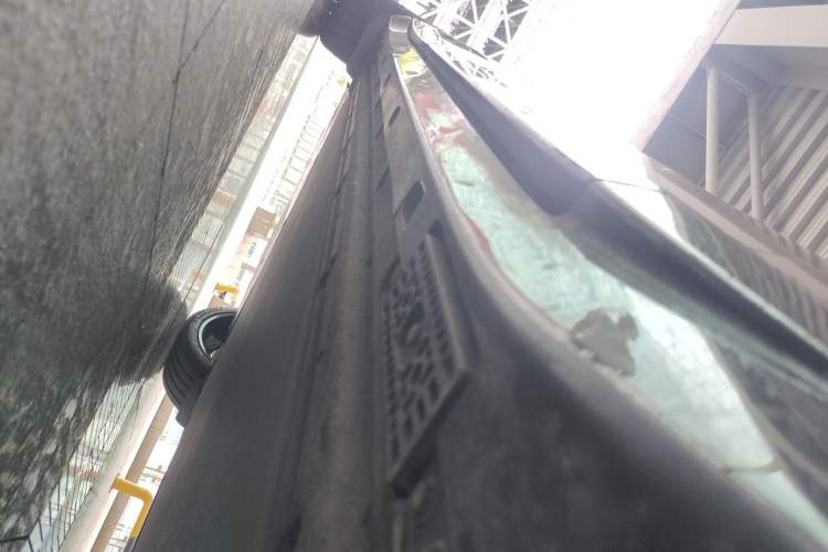 Used Xiaomi Auto YU7 2025 Ultra-Long Range High-Performance All-Wheel-Drive Max Edition Chassis Front Right
