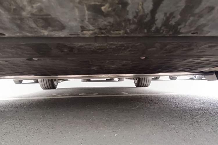 Used Xiaomi Auto YU7 2025 Ultra-Long Range High-Performance All-Wheel-Drive Max Edition Chassis Rear