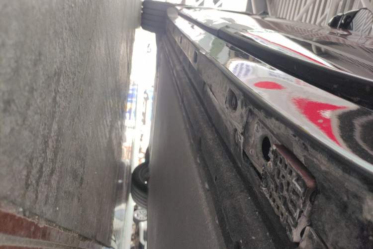 Used Xiaomi Auto YU7 2025 Ultra-Long Range High-Performance All-Wheel-Drive Max Edition Chassis Rear Left