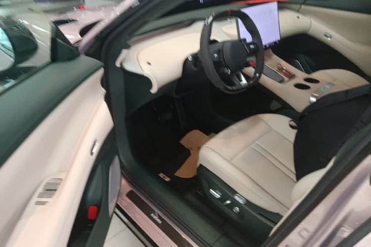 Used Xiaomi Auto YU7 2025 Ultra-Long Range High-Performance All-Wheel-Drive Max Edition Driver Seat