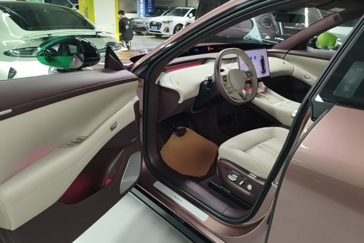 Used Xiaomi Auto YU7 2025 Ultra-Long Range High-Performance All-Wheel-Drive Max Edition Driver Seat