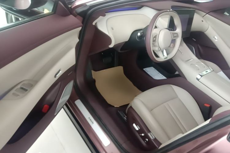 Used Xiaomi Auto YU7 2025 Ultra-Long Range High-Performance All-Wheel-Drive Max Edition Driver Seat