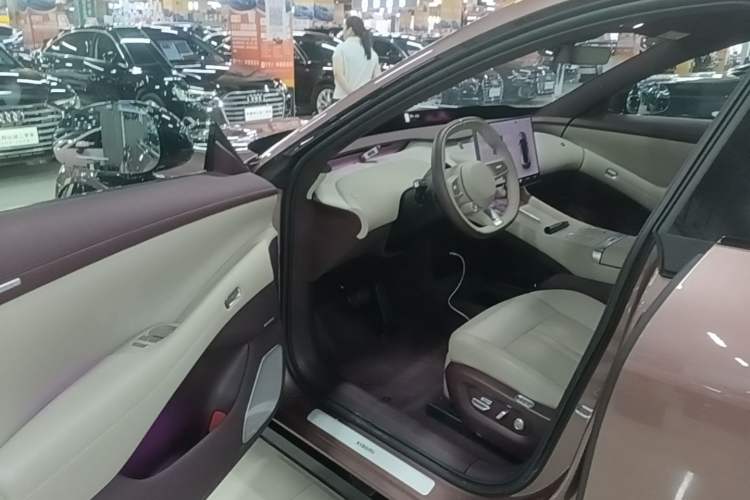 Used Xiaomi Auto YU7 2025 Ultra-Long Range All-Wheel Drive Pro Version Driver Seat