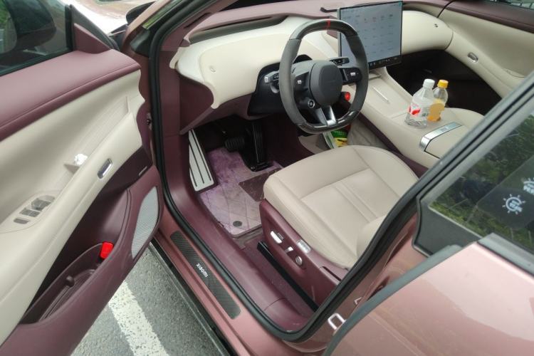 Used Xiaomi Auto YU7 2025 Ultra-Long Range High-Performance All-Wheel-Drive Max Edition Driver Seat