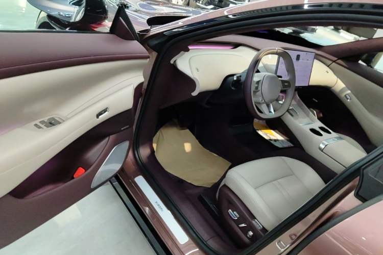 Used Xiaomi Auto YU7 2025 Ultra-Long Range High-Performance All-Wheel-Drive Max Edition Driver Seat