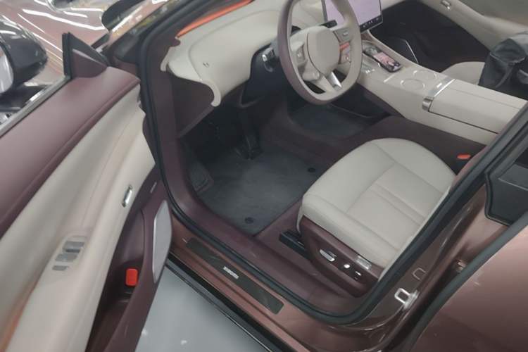 Used Xiaomi Auto YU7 2025 Ultra-Long Range High-Performance All-Wheel-Drive Max Edition Driver Seat
