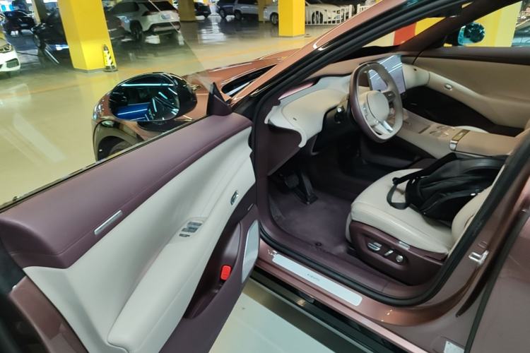 Used Xiaomi Auto YU7 2025 Ultra-Long Range High-Performance All-Wheel-Drive Max Edition Driver Seat