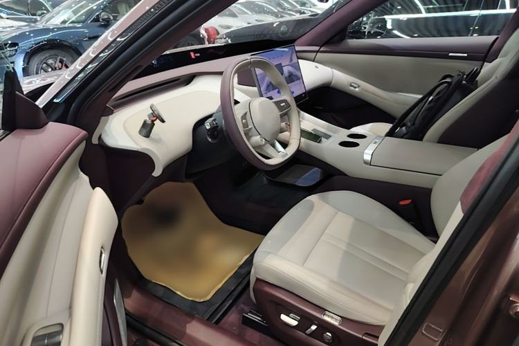 Used Xiaomi Auto YU7 2025 Ultra-Long Range High-Performance All-Wheel-Drive Max Edition Driver Seat
