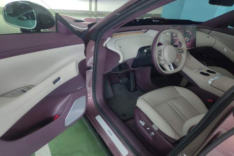 Used Xiaomi Auto YU7 2025 Ultra-Long Range High-Performance All-Wheel-Drive Max Edition Driver Seat