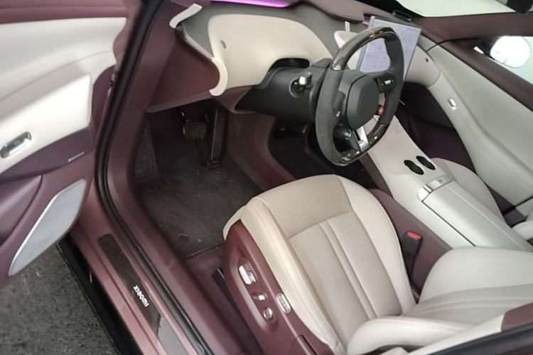 Used Xiaomi Auto YU7 2025 Ultra-Long Range High-Performance All-Wheel-Drive Max Edition Driver Seat
