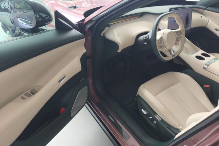 Used Xiaomi Auto YU7 2025 Ultra-Long Range High-Performance All-Wheel-Drive Max Edition Driver Seat