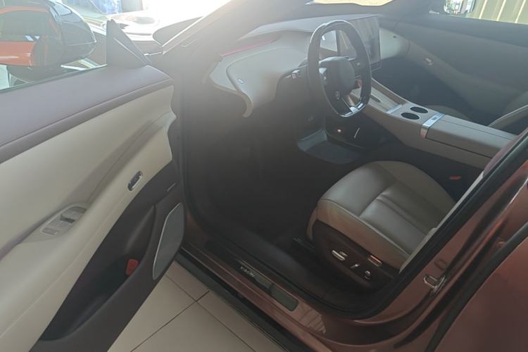 Used Xiaomi Auto YU7 2025 Ultra-Long Range High-Performance All-Wheel-Drive Max Edition Driver Seat