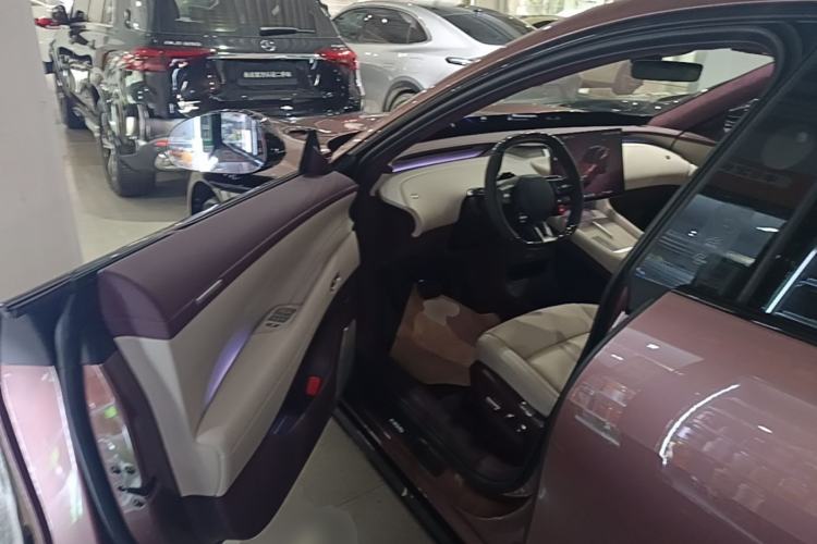 Used Xiaomi Auto YU7 2025 Ultra-Long Range High-Performance All-Wheel-Drive Max Edition Driver Seat
