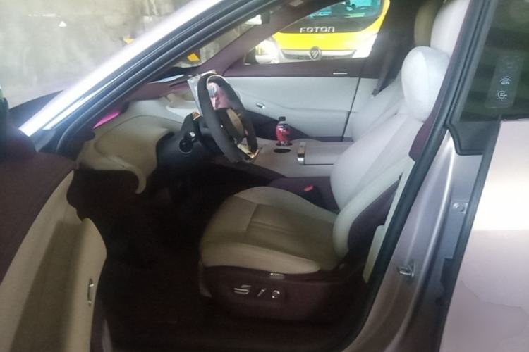 Used Xiaomi Auto YU7 2025 Ultra-Long Range High-Performance All-Wheel-Drive Max Edition Driver Seat