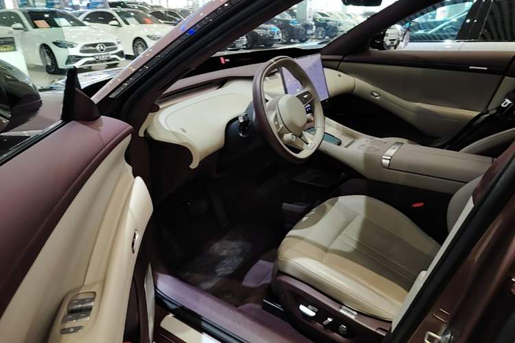 Used Xiaomi Auto YU7 2025 Ultra-Long Range High-Performance All-Wheel-Drive Max Edition Driver Seat