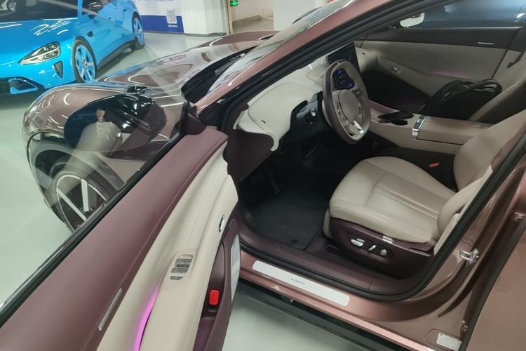 Used Xiaomi Auto YU7 2025 Ultra-Long Range High-Performance All-Wheel-Drive Max Edition Driver Seat