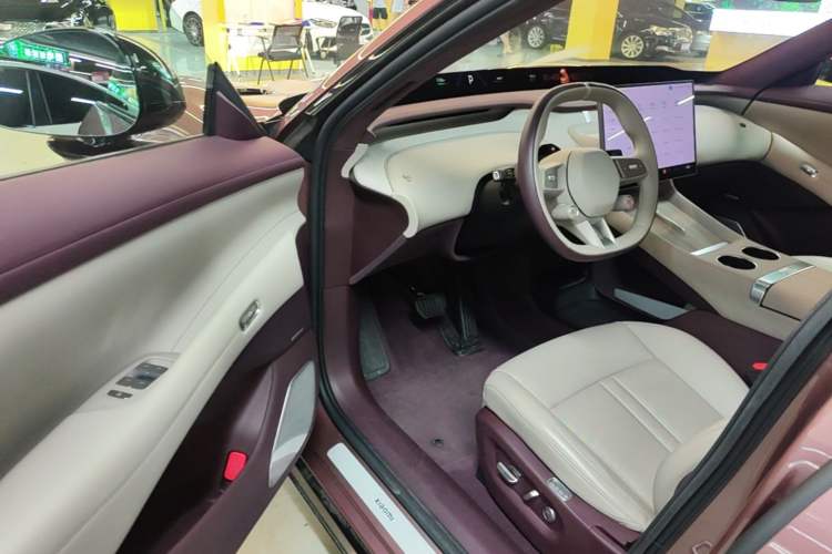 Used Xiaomi Auto YU7 2025 Ultra-Long Range High-Performance All-Wheel-Drive Max Edition Driver Seat