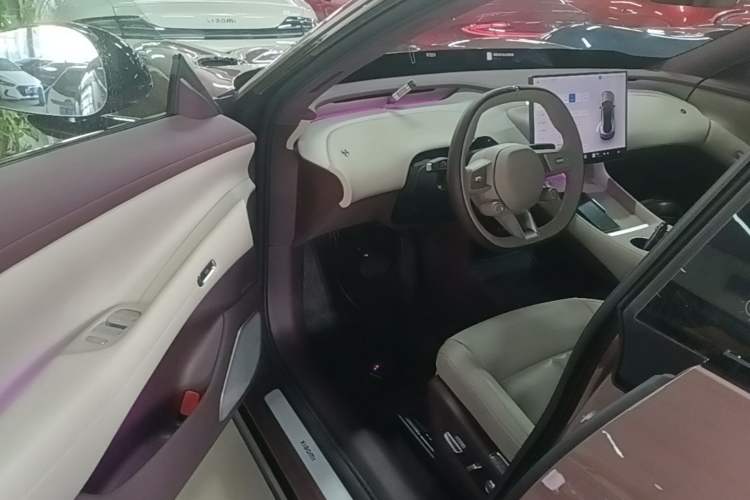 Used Xiaomi Auto YU7 2025 Ultra-Long Range High-Performance All-Wheel-Drive Max Edition Driver Seat