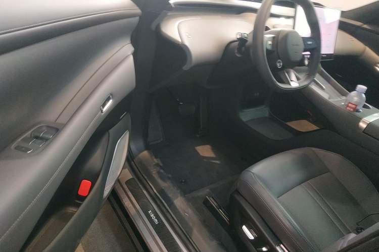 Used Xiaomi Auto YU7 2025 Ultra-Long Range High-Performance All-Wheel-Drive Max Edition Driver Seat
