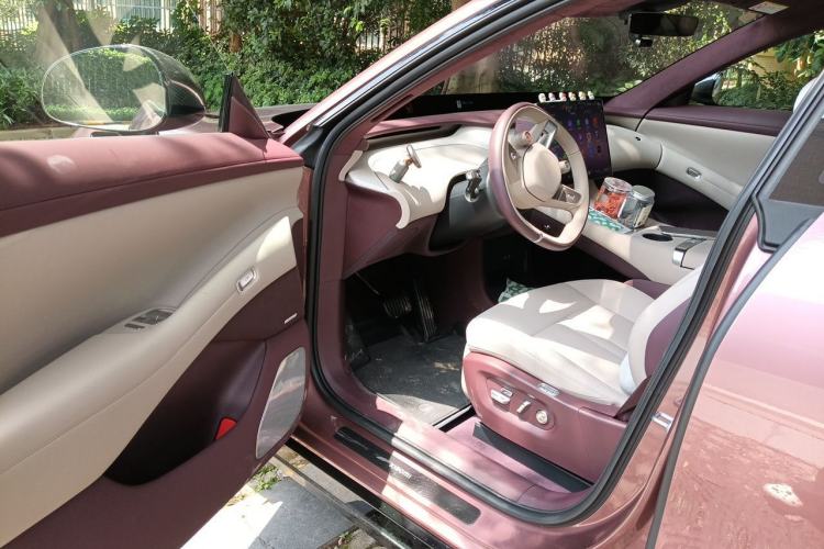 Used Xiaomi Auto YU7 2025 Ultra-Long Range High-Performance All-Wheel-Drive Max Edition Driver Seat