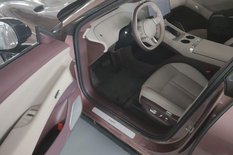 Used Xiaomi Auto YU7 2025 Ultra-Long Range High-Performance All-Wheel-Drive Max Edition Driver Seat