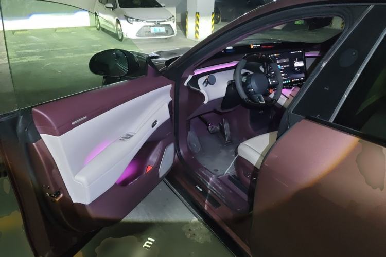 Used Xiaomi Auto YU7 2025 Ultra-Long Range High-Performance All-Wheel-Drive Max Edition Driver Seat