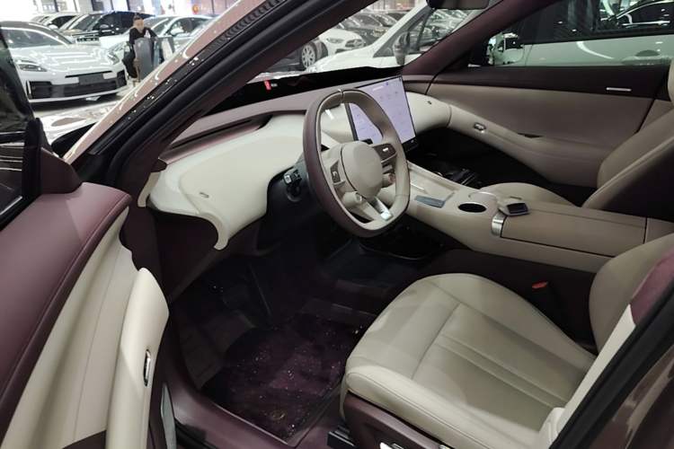Used Xiaomi Auto YU7 2025 Ultra-Long Range High-Performance All-Wheel-Drive Max Edition Driver Seat