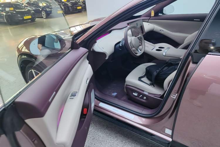 Used Xiaomi Auto YU7 2025 Ultra-Long Range High-Performance All-Wheel-Drive Max Edition Driver Seat