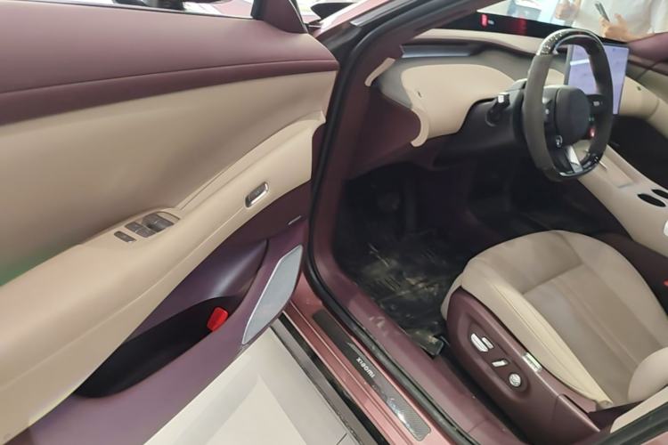 Used Xiaomi Auto YU7 2025 Ultra-Long Range High-Performance All-Wheel-Drive Max Edition Driver Seat