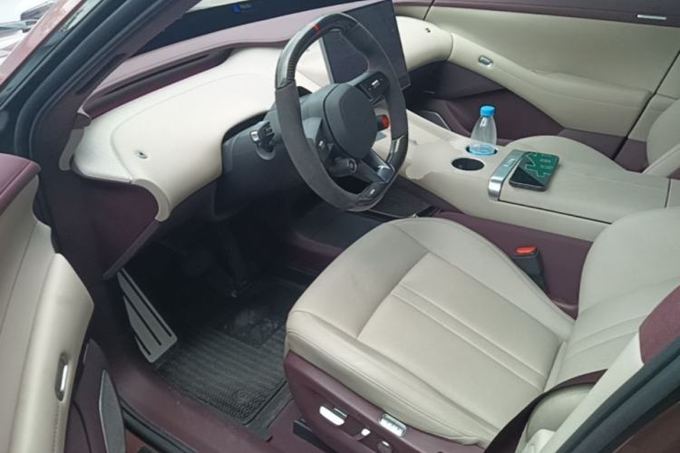 Used Xiaomi Auto YU7 2025 Ultra-Long Range High-Performance All-Wheel-Drive Max Edition Driver Seat