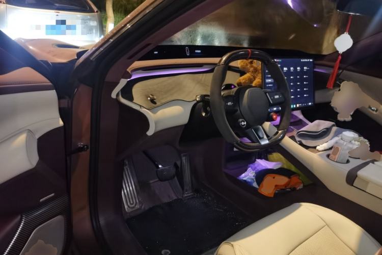 Used Xiaomi Auto YU7 2025 Ultra-Long Range High-Performance All-Wheel-Drive Max Edition Driver Seat