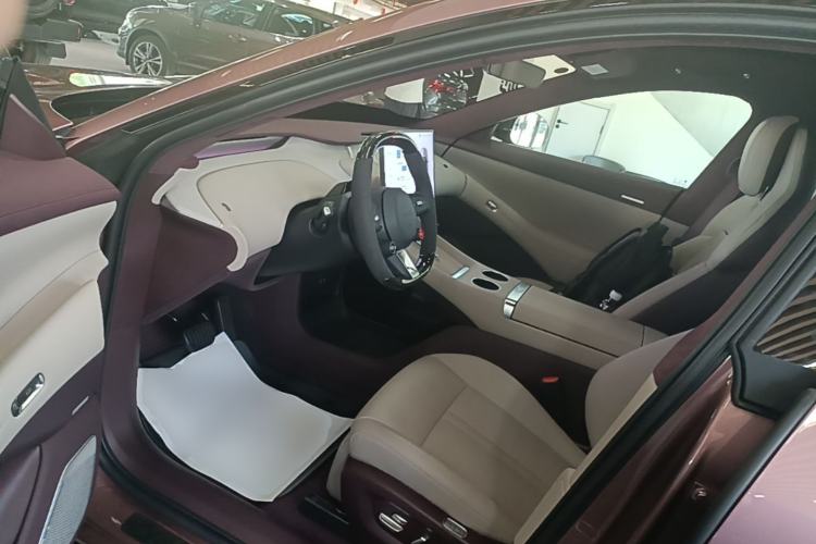 Used Xiaomi Auto YU7 2025 Ultra-Long Range High-Performance All-Wheel-Drive Max Edition Driver Seat