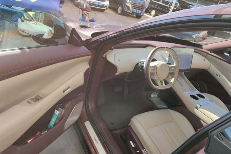 Used Xiaomi Auto YU7 2025 Ultra-Long Range High-Performance All-Wheel-Drive Max Edition Driver Seat