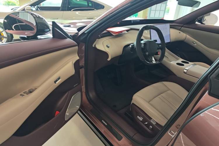 Used Xiaomi Auto YU7 2025 Ultra-Long Range High-Performance All-Wheel-Drive Max Edition Driver Seat