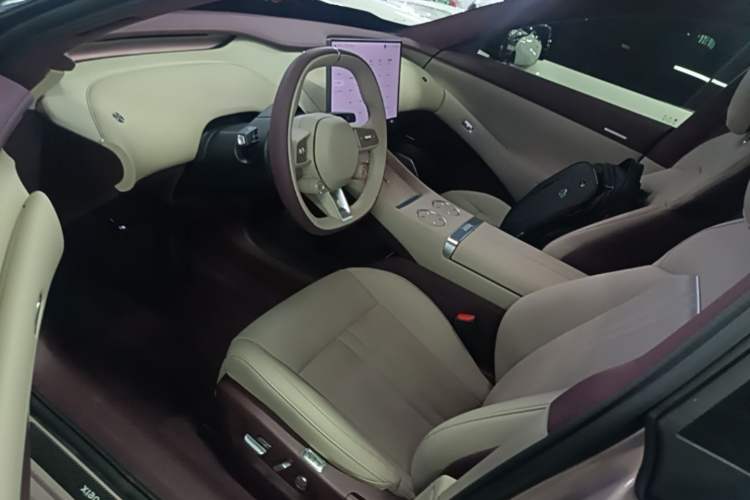 Used Xiaomi Auto YU7 2025 Ultra-Long Range High-Performance All-Wheel-Drive Max Edition Driver Seat