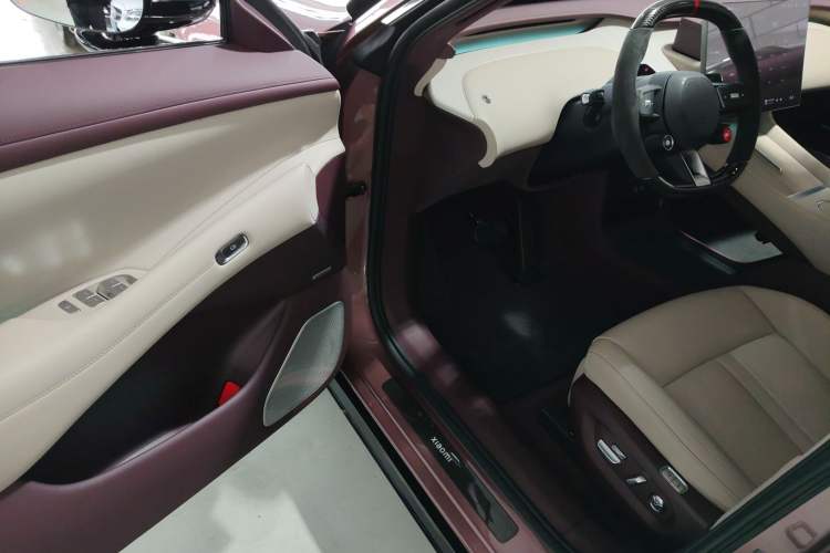 Used Xiaomi Auto YU7 2025 Ultra-Long Range High-Performance All-Wheel-Drive Max Edition Driver Seat