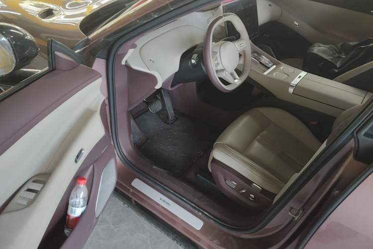 Used Xiaomi Auto YU7 2025 Ultra-Long Range High-Performance All-Wheel-Drive Max Edition Driver Seat
