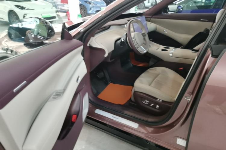 Used Xiaomi Auto YU7 2025 Ultra-Long Range High-Performance All-Wheel-Drive Max Edition Driver Seat