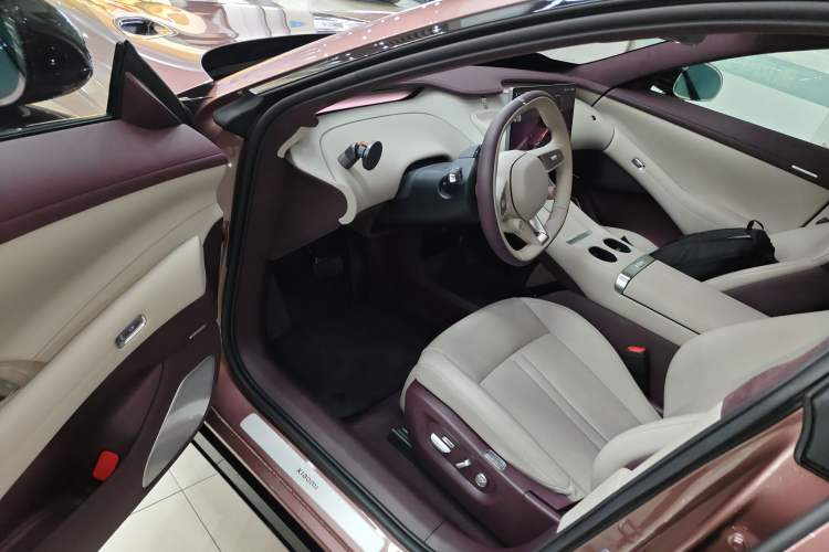 Used Xiaomi Auto YU7 2025 Ultra-Long Range High-Performance All-Wheel-Drive Max Edition Driver Seat