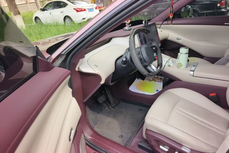 Used Xiaomi Auto YU7 2025 Ultra-Long Range High-Performance All-Wheel-Drive Max Edition Driver Seat