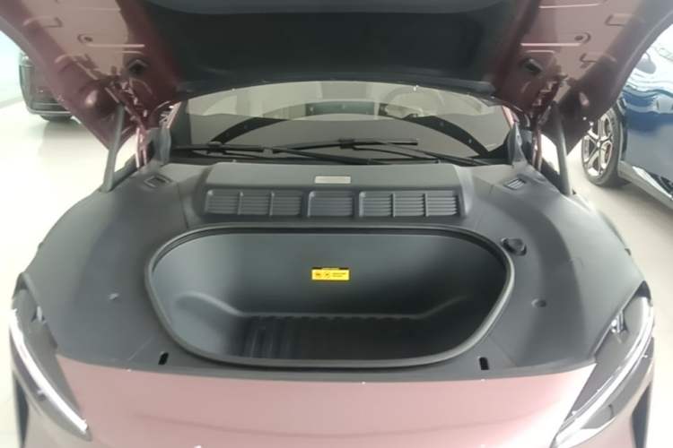 Used Xiaomi Auto YU7 2025 Ultra-Long Range High-Performance All-Wheel-Drive Max Edition Engine Bay