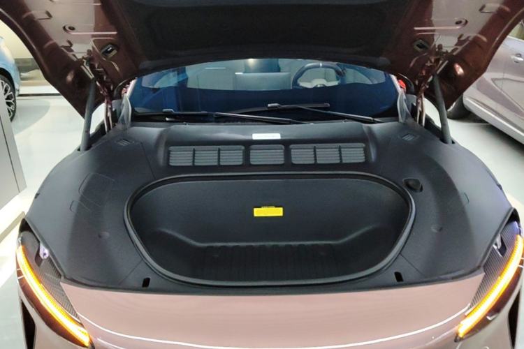 Used Xiaomi Auto YU7 2025 Ultra-Long Range High-Performance All-Wheel-Drive Max Edition Engine Bay